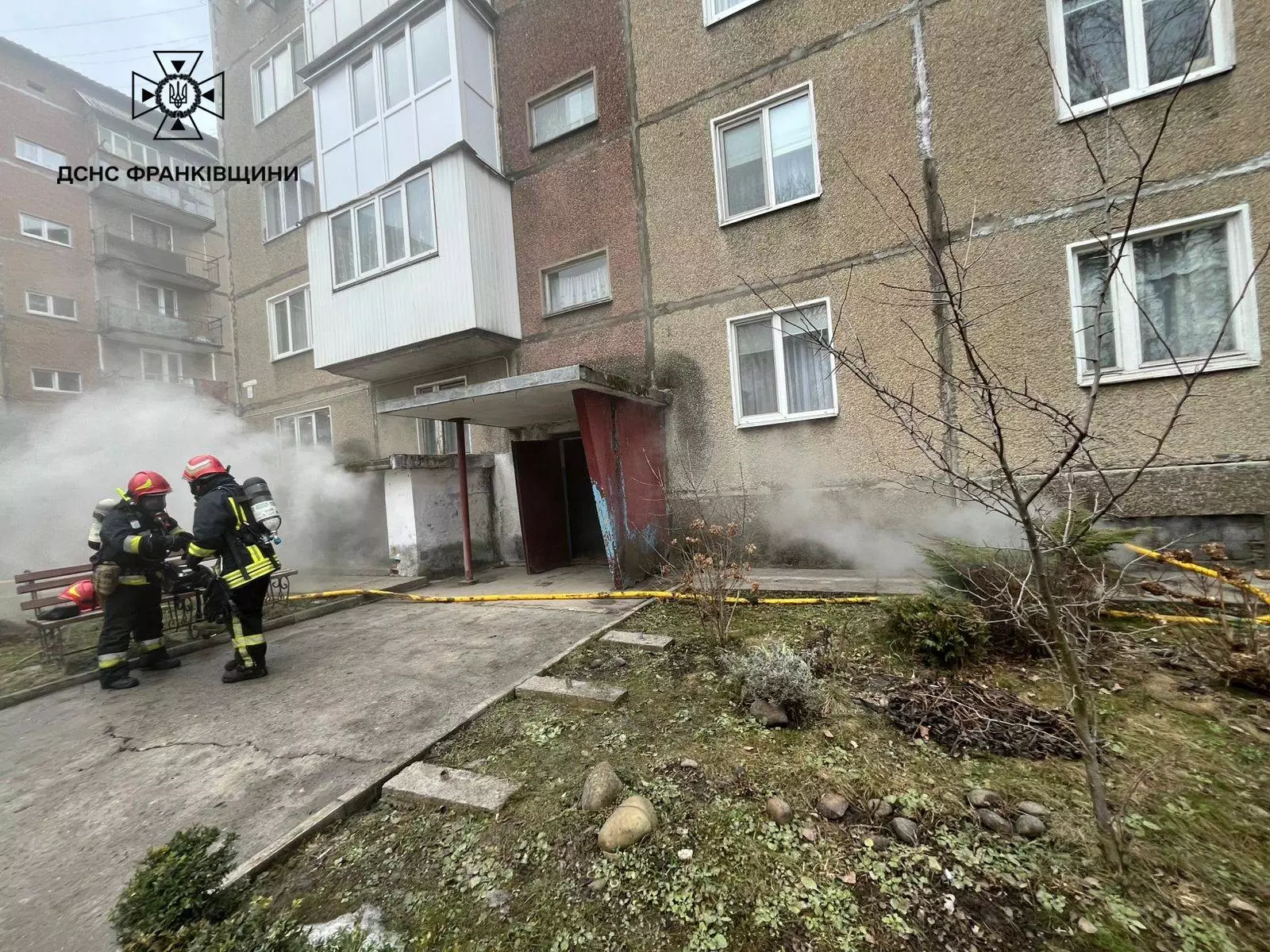 У Бурштині через пожежу в підвалі евакуювали п’ятьох мешканців (ФОТО)