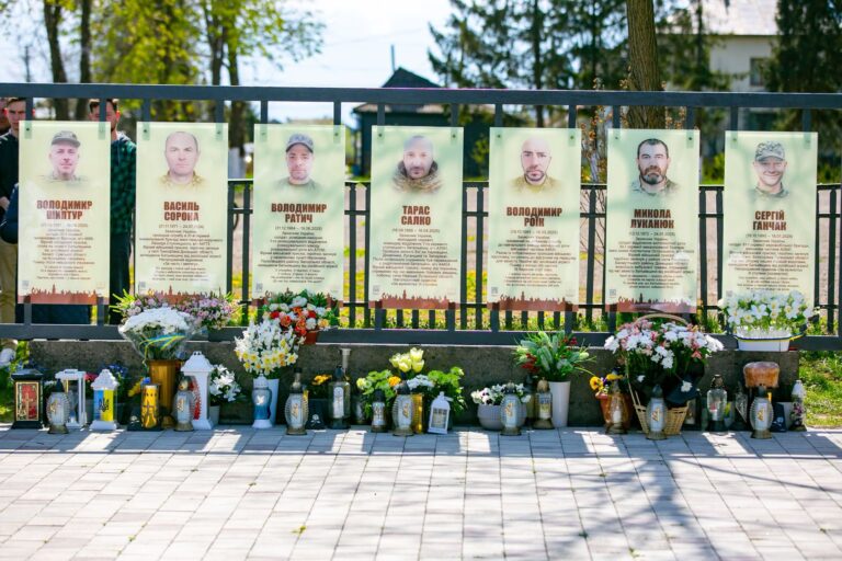 У Радчі відкрили пам’ятні дошки сімом полеглим захисникам: що про них відомо (ФОТО)