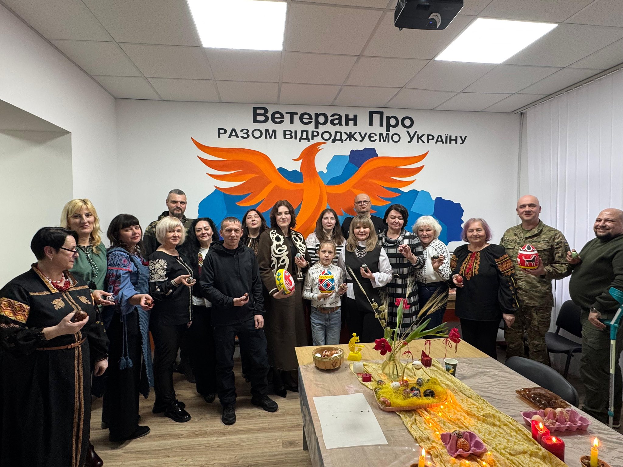 У Коломиї ветерани, військові та родини загиблих разом розписували писанки (ФОТО)