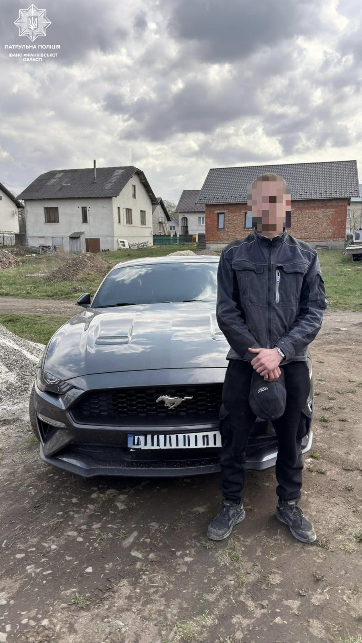 19-річний водій без посвідчення протаранив поліцейське авто у Франківську і втік (ФОТОФАКТ)