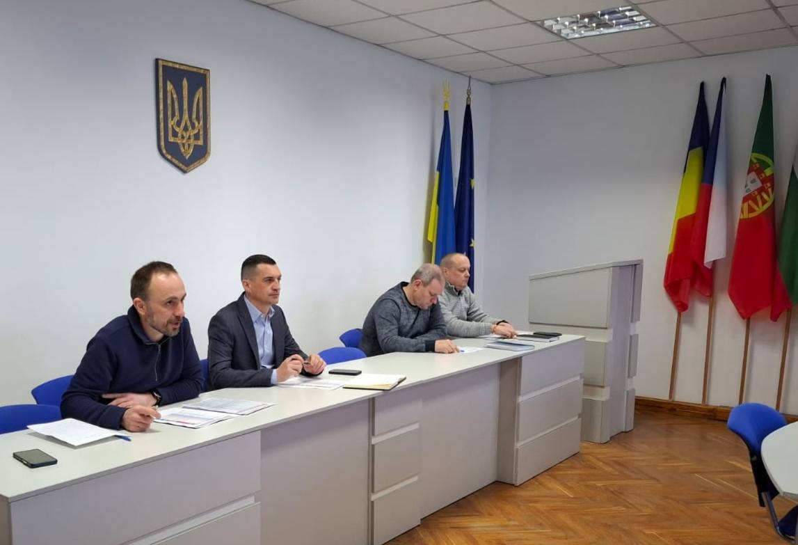 На Прикарпатті базові станції «Київстар» і Vodafone підключатимуть до генераторів — щоб зв’язок працював під час блекаутів (ФОТО)