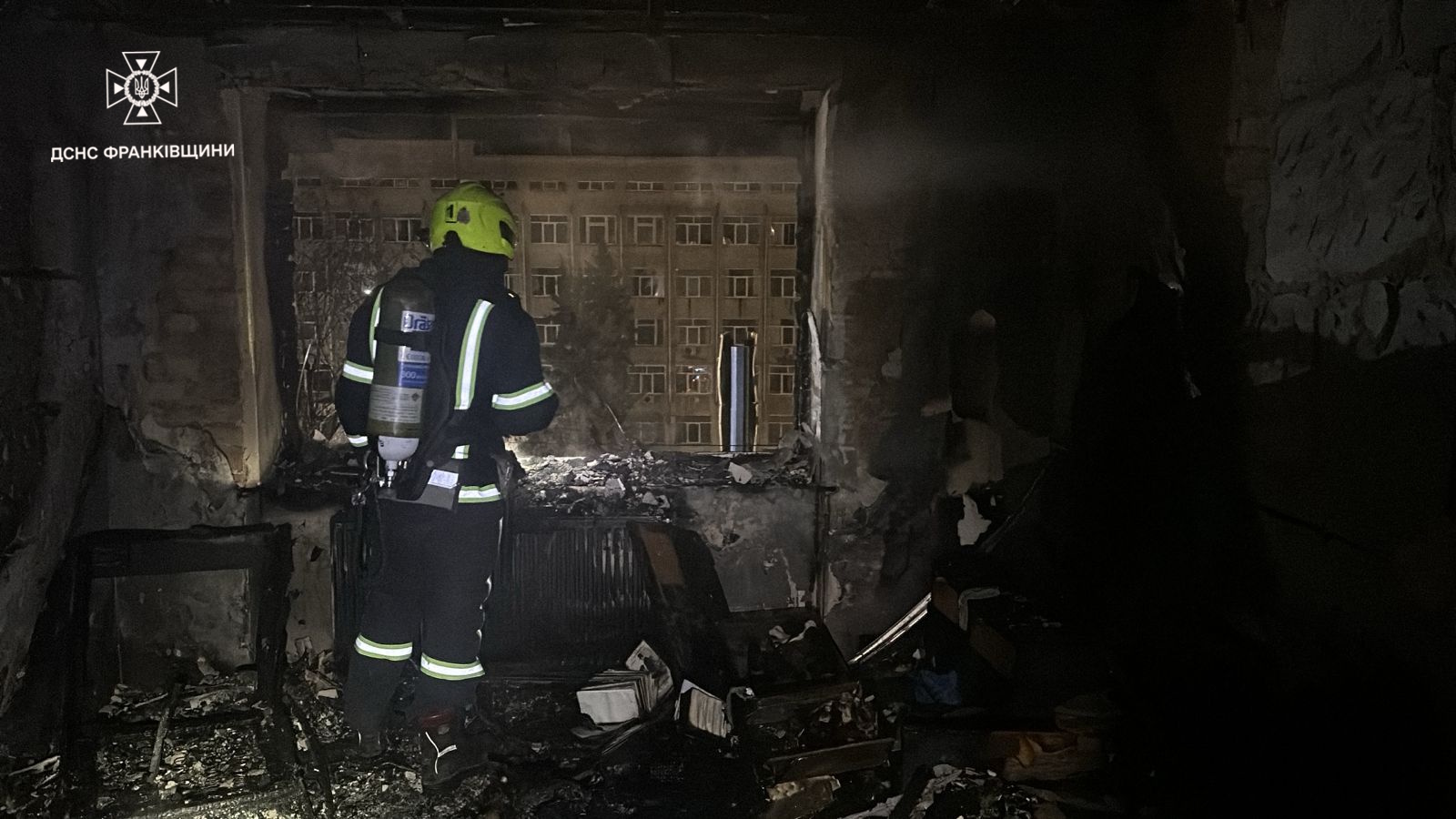 У Франківську горіла багатоповерхівка: евакуювали 14 мешканців, серед них троє дітей