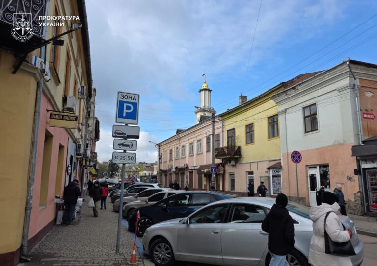 Збитки — близько 350 тисяч гривень: у Франківську судитимуть організаторів “схеми” з паркуванням біля Ратуші