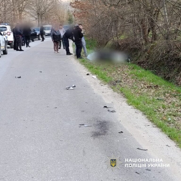 На Калущині зіткнулися авто і мотоцикл — водій останнього загинув (ФОТО)