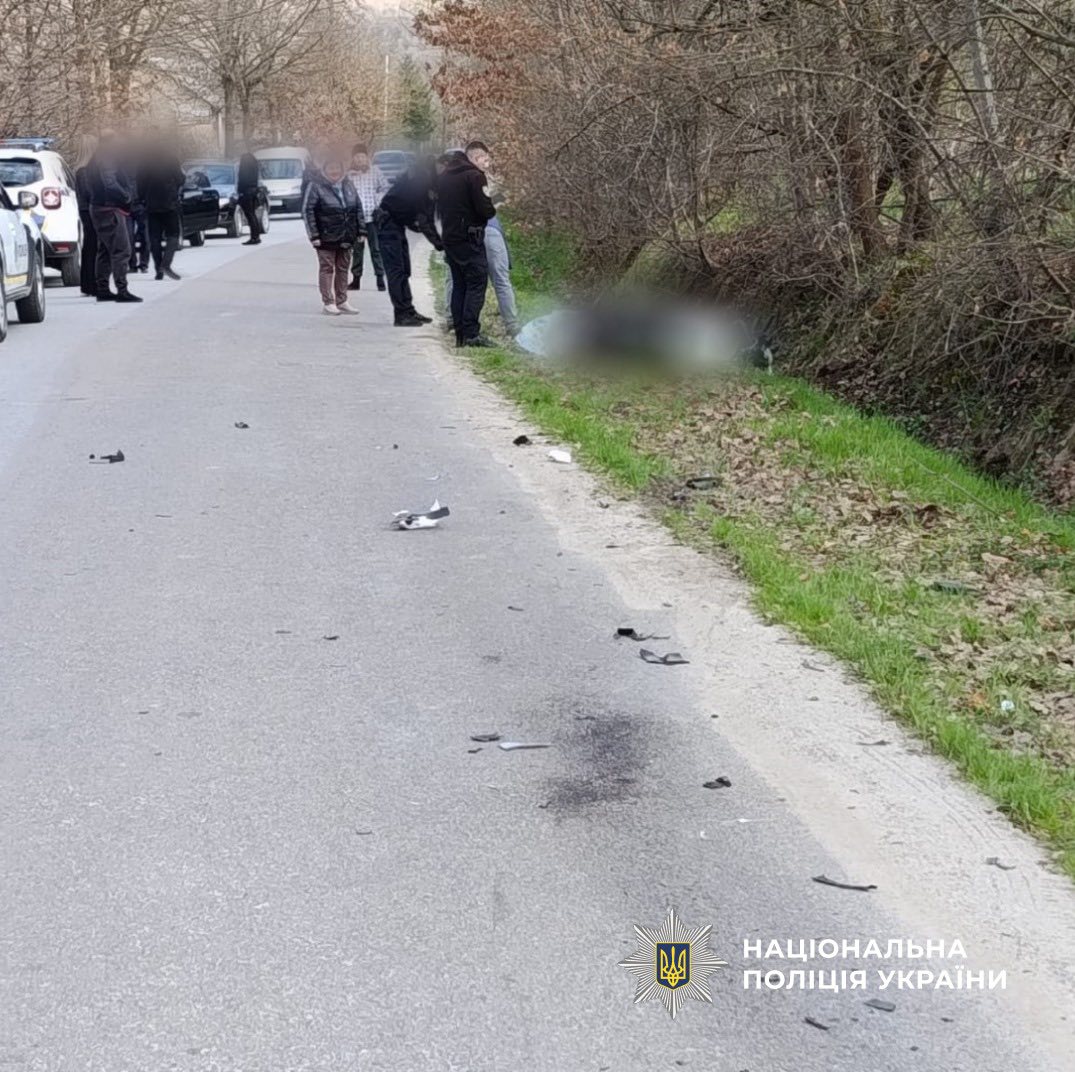На Калущині зіткнулися авто і мотоцикл — водій останнього загинув (ФОТО)