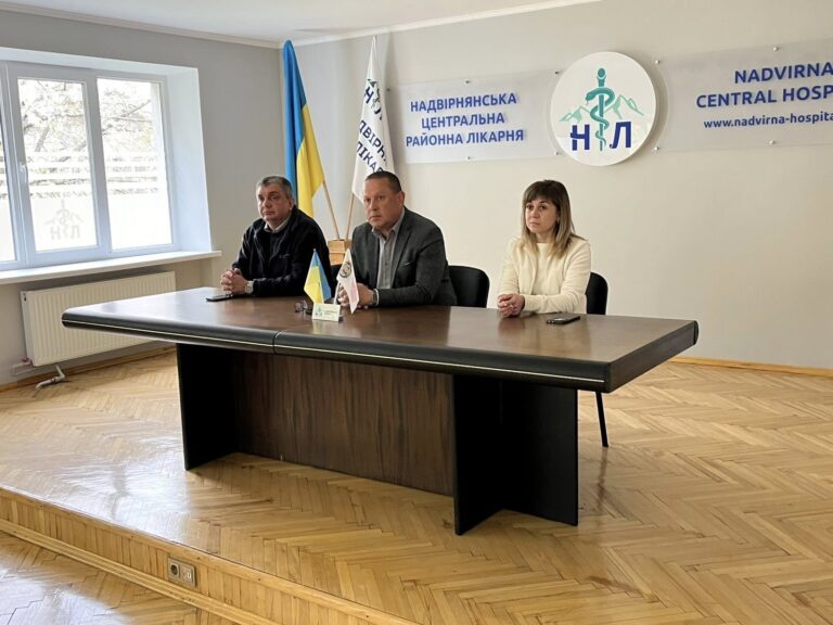 У Надвірнянській лікарні — новий керівник після скандалу зі смертю пацієнтки (ФОТО)