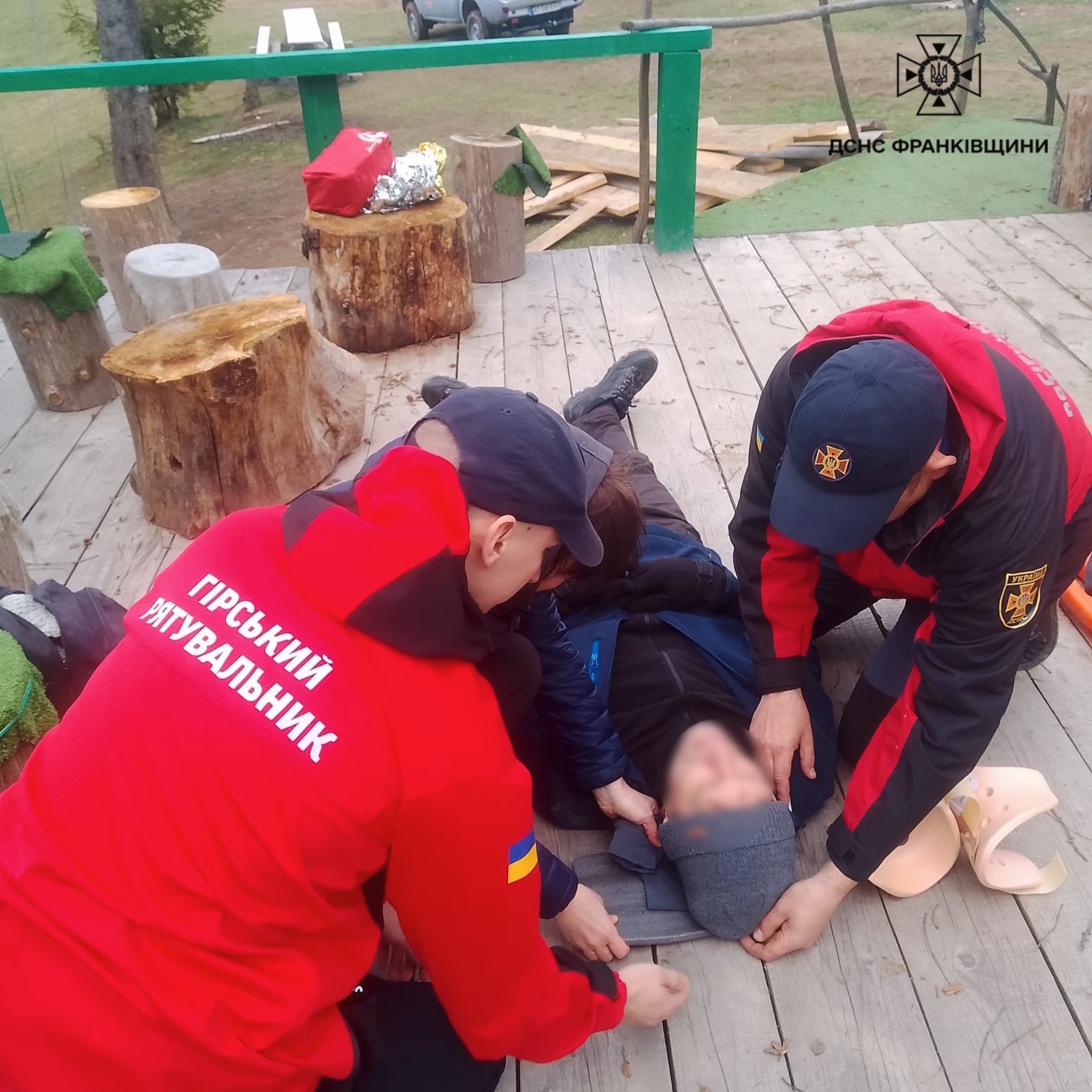 На горі Маковиця травмувався харків’янин — його транспортували до Яремче (ФОТО)