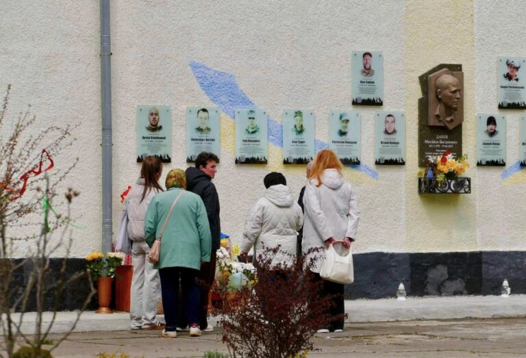 У Калуші відкрили меморіальну дошку полеглому воїну Артему Білобровому (ФОТО)