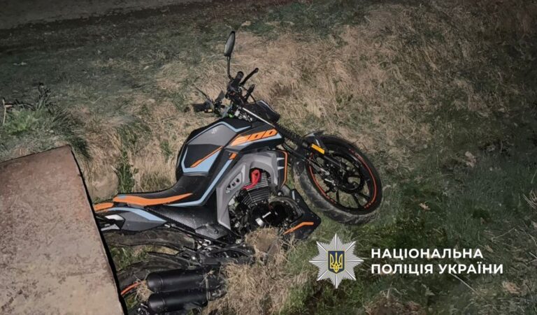 В Космачі п’ятний мотоцикліст злетів у кювет: загинув 16-річний пасажир (ФОТО)