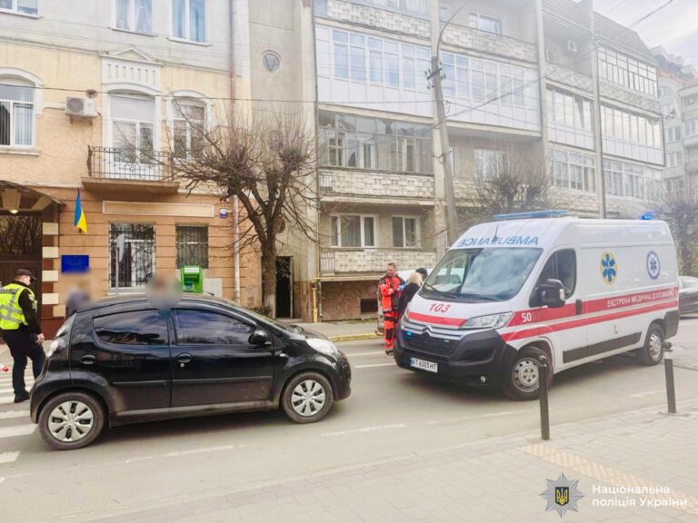 На Сахарова Citroen збив 64-річну жінку на “зебрі”: її госпіталізували (ФОТО)