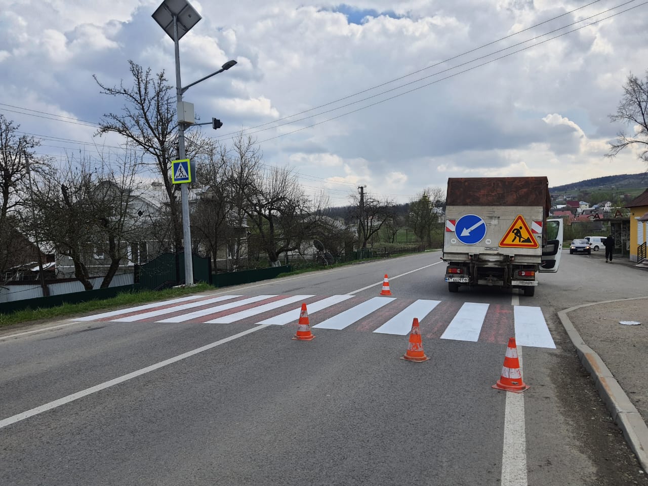 На Прикарпатті оновлюють пішохідні переходи на чотирьох державних дорогах (ФОТО)