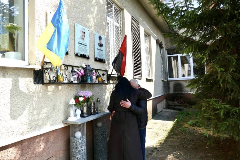 На Калущині відкрили меморіальну дошку полеглому захиснику Андрієві Красію (ФОТО)