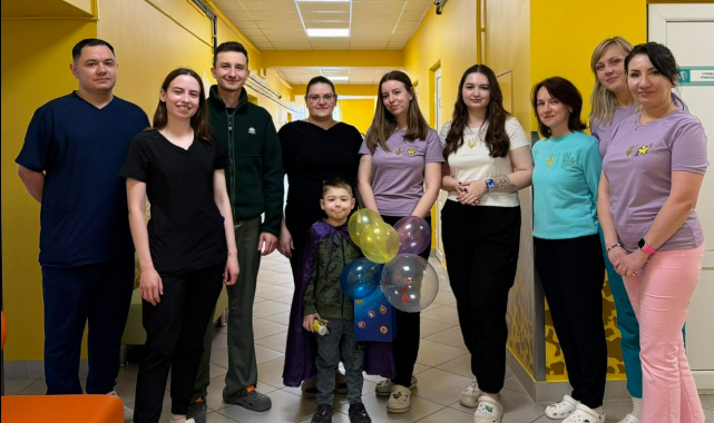 «Найперше вип’ю чаю з братом»: восьмирічному хлопчику з Прикарпаття вдруге пересадили нирку (ФОТО)