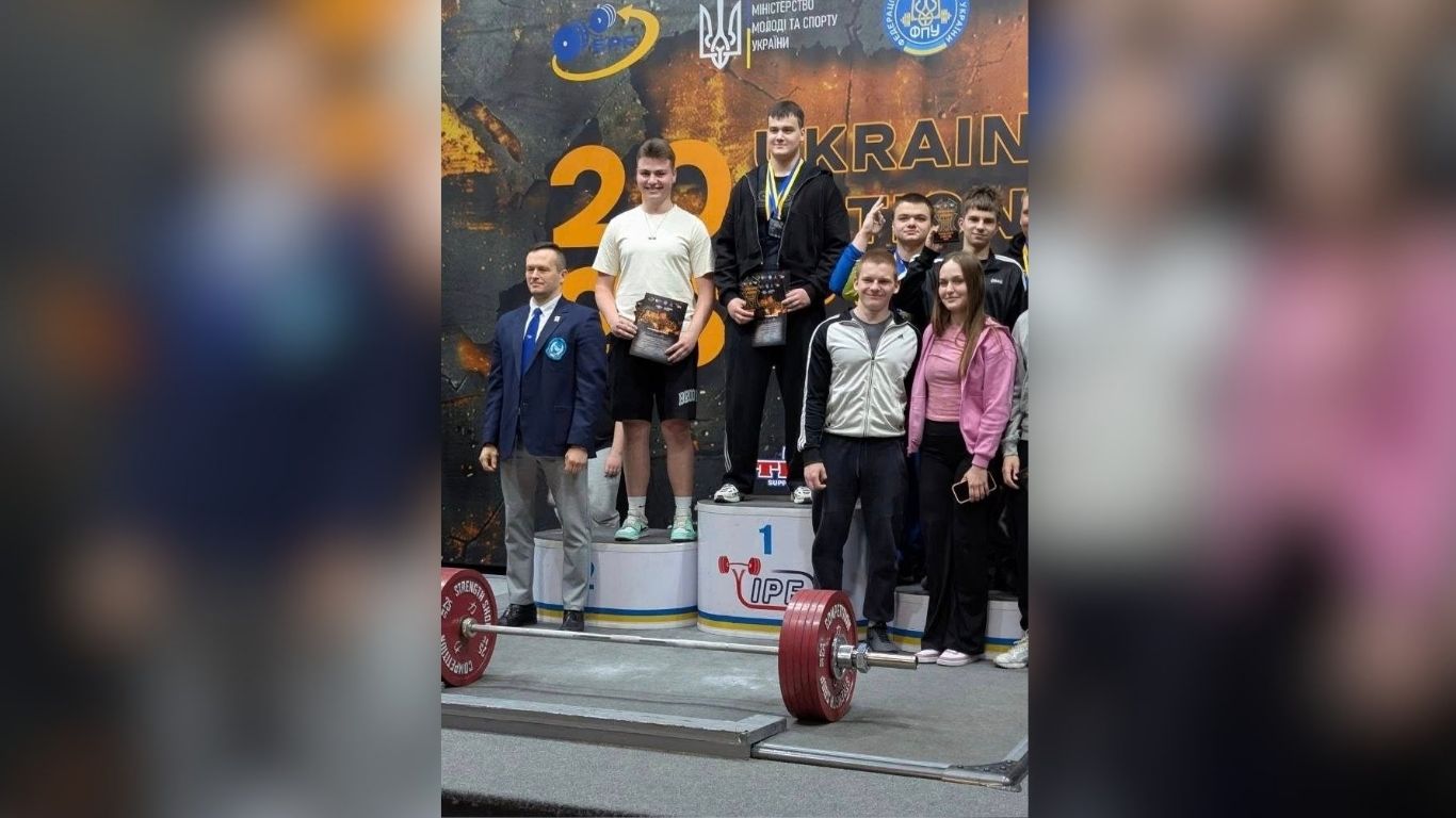 Команда прикарпатських пауерліфтерів стала першою на юнацькому чемпіонаті України (ФОТО)