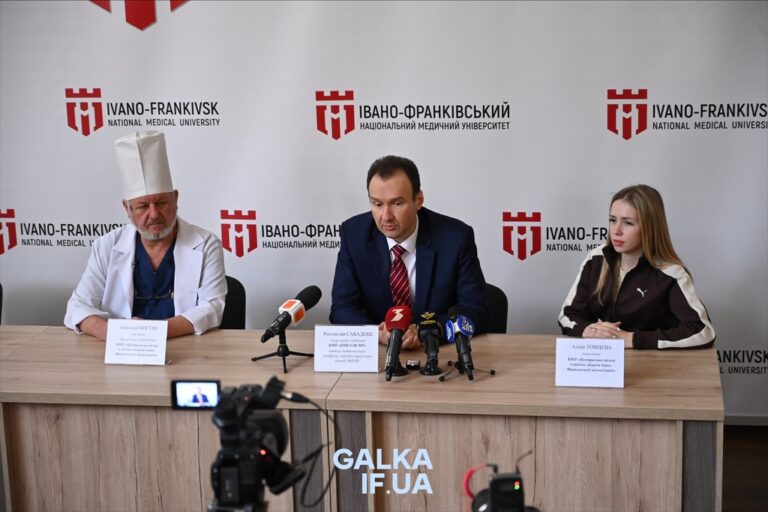“Такої операції у світовій практиці ще не проводили”: франківські хірурги врятували 22-річну дівчину з рідкісною судинною патологією