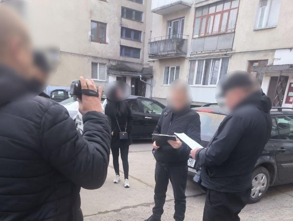 На Прикарпатті викрили чоловіка, який вкрав 220 тисяч у матері загиблого військового