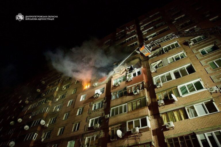 У Дніпрі внаслідок удару по багатоповерхівці загинули щонайменше двоє людей, ще восьмеро — постраждали
