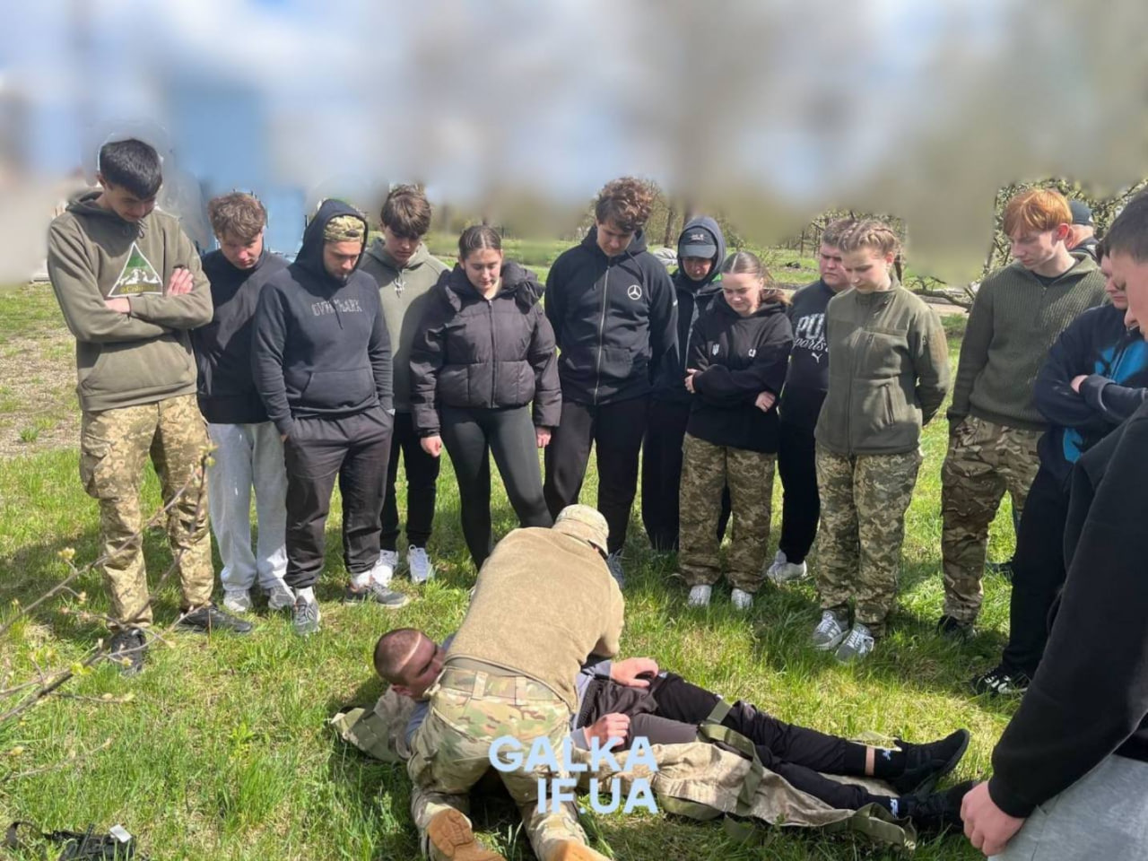 Бійці ССО навчали франківських студентів засідки, збірки зброї та тактичної медицини (ФОТО)
