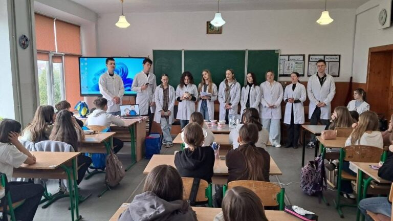 Студенти ІФНМУ провели “Уроки здоров’я” для школярів (ФОТО)