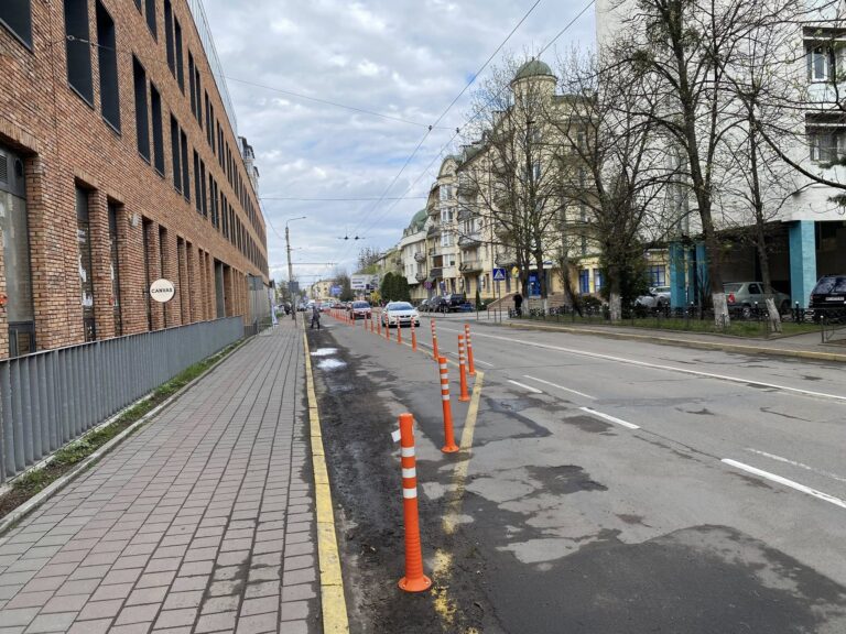 “Та вже перекрийте той Франківськ взагалі”: соцмережі про тестову зміну руху на Мельника