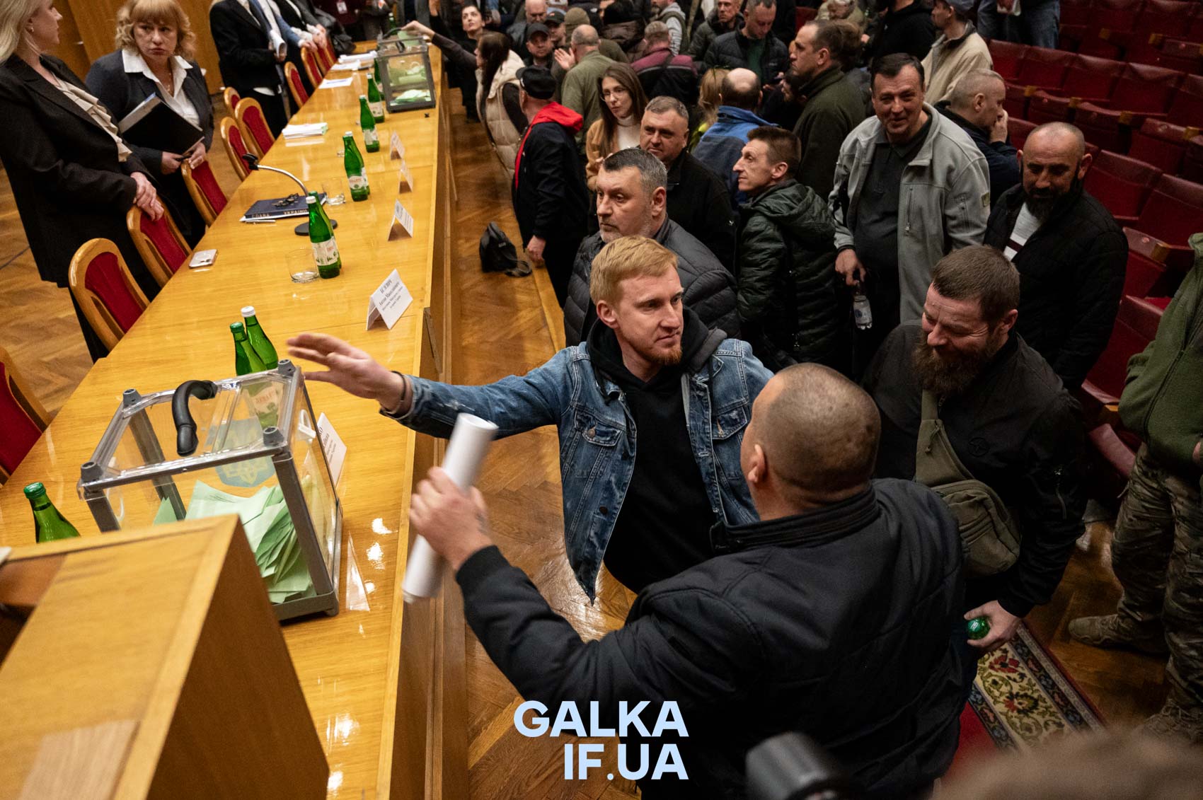 З дискусіями про процедуру: як на Франківщині обирали представника до всеукраїнської Ради ветеранів (ФОТО)