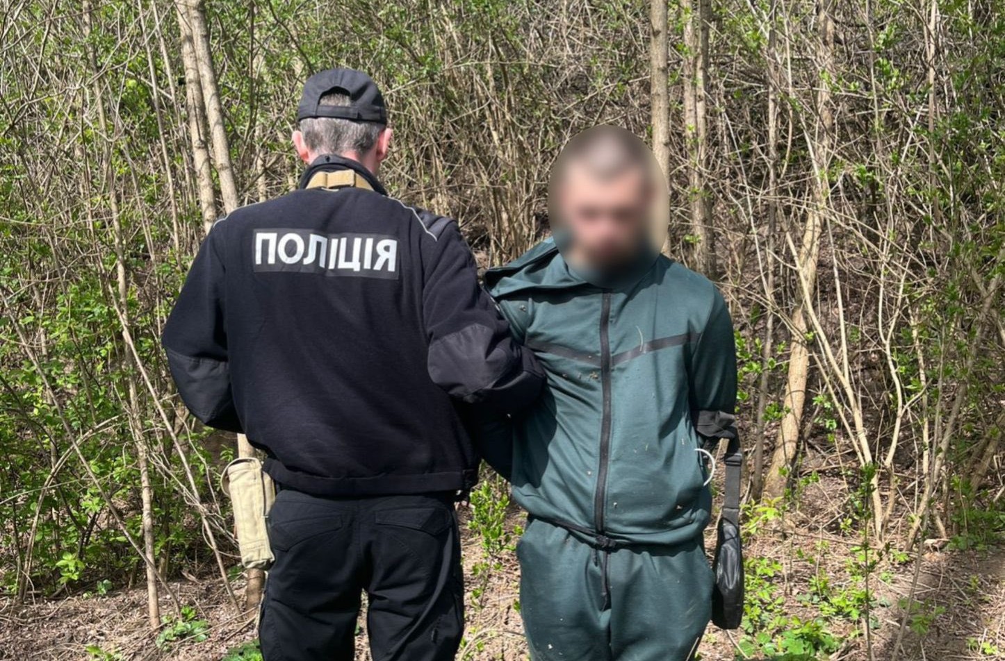20-річного прикарпатця зловили “на гарячому” в лісі — збував наркотики через “закладки”