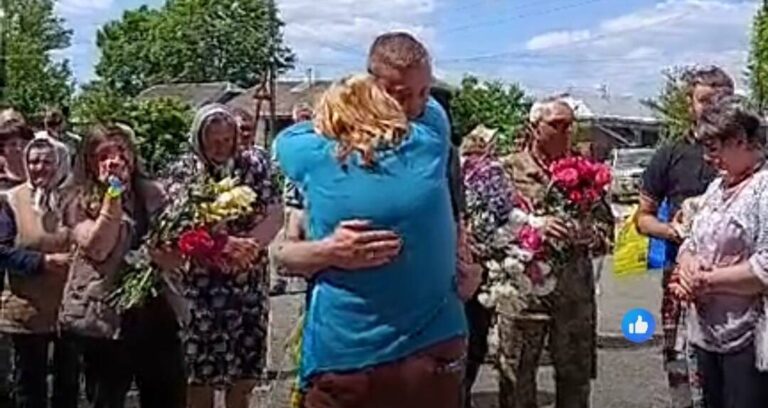 У День Героїв на Городенківщині зустріли звільненого з полону захисника Юрія Микитчука (ФОТО)