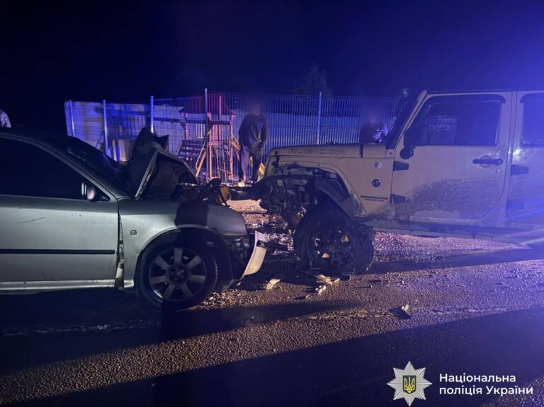 Виїхав на зустрічну: у Ворохті Skoda зіткнулася з Jeep (ФОТО)