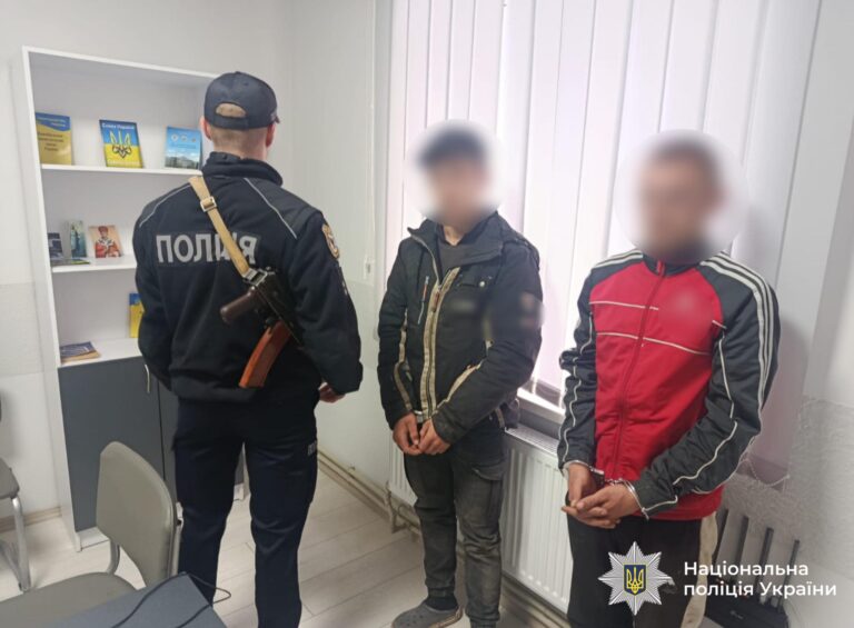 На Надвірнянщині двоє чоловіків до смерті побили знайомого камінням та палицями за те, що той відмовився дати цигарку (ФОТО)
