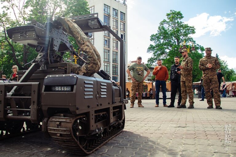 Дрони, роботи, службові собаки і такмед: 50 полк Нацгвардії продемонстрував франківцям власні можливості (ФОТО)
