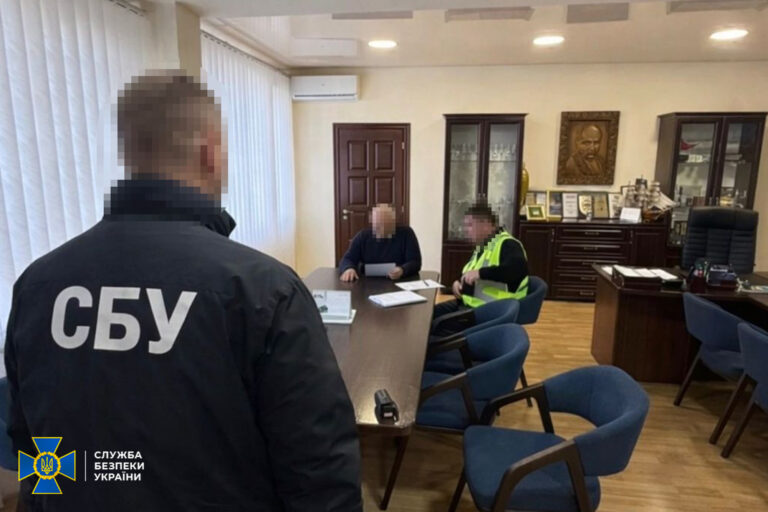 Посадовці “Укрзалізниці” на Прикарпатті організували схему “бронювання” через фіктивну роботу (ФОТО)
