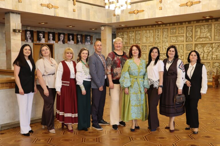 У Франківську відзначили 10 педагогів — переможців освітньої премії (СПИСОК, ФОТО)