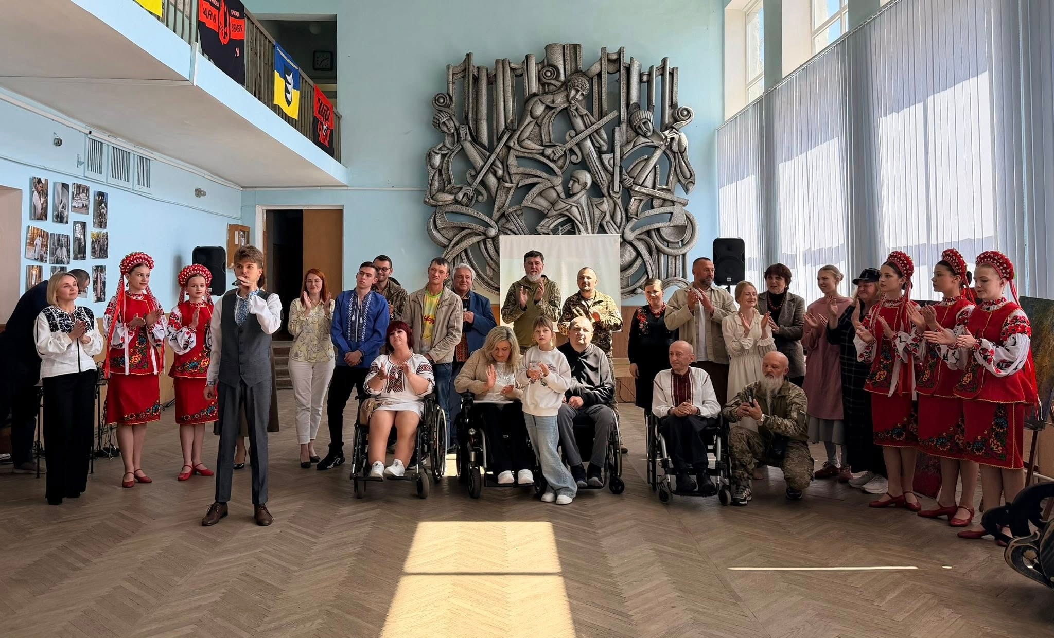 У Бурштині ветерани та люди з інвалідністю представили творчі роботи на фестивалі “Мистецтво нескорених” (ФОТО)
