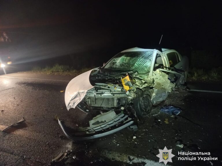 Пʼяний водій BMW виїхав на зустрічну смугу: деталі нічної ДТП у Калуші (ФОТО)
