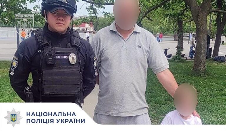 Загубився під час прогулянки: у Франківську правоохоронці допомогли повернути 9-річного хлопчика рідним