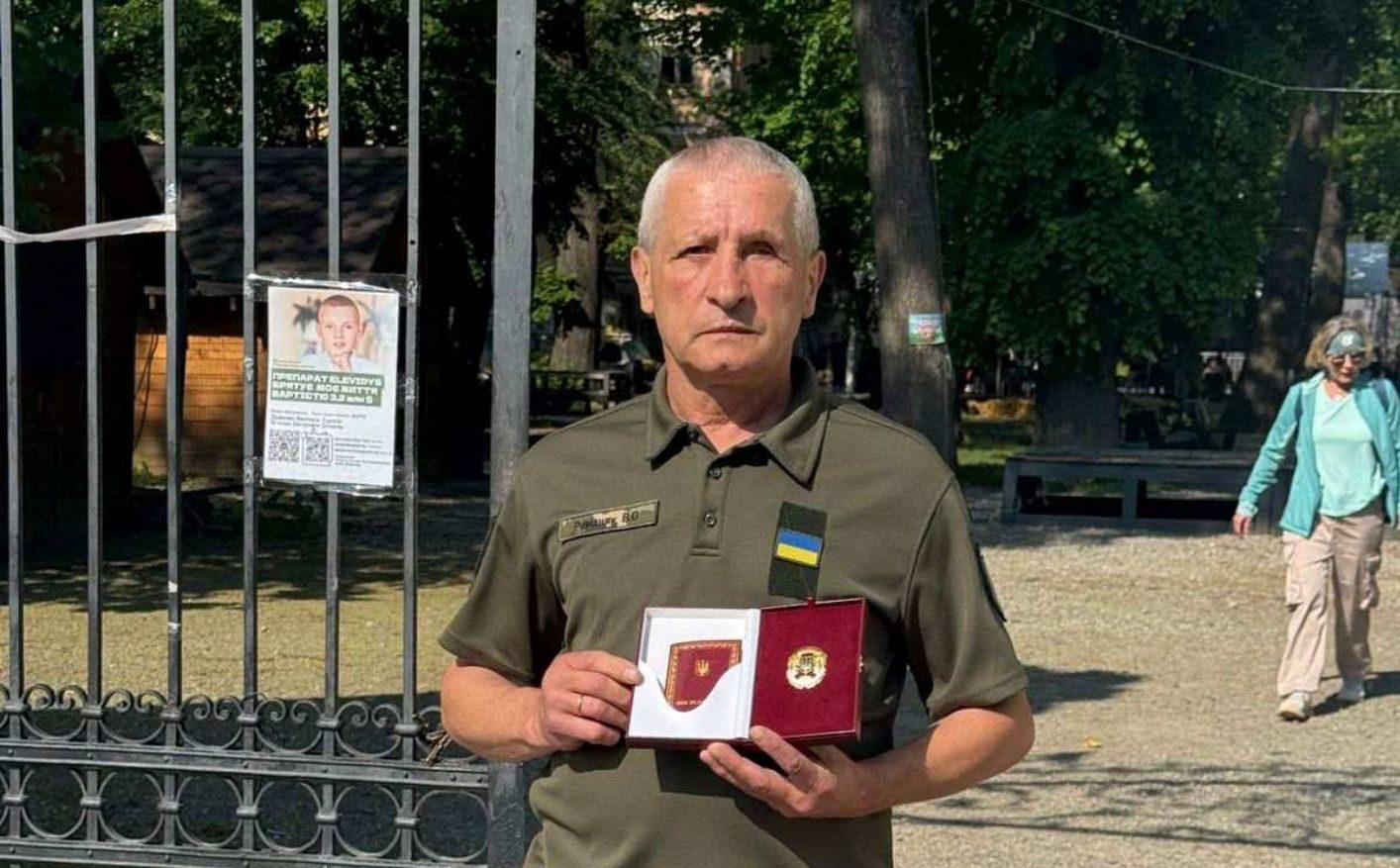 Василь Романяк з Тлумаччини отримав нагрудний знак «Волонтер України» (ФОТО)