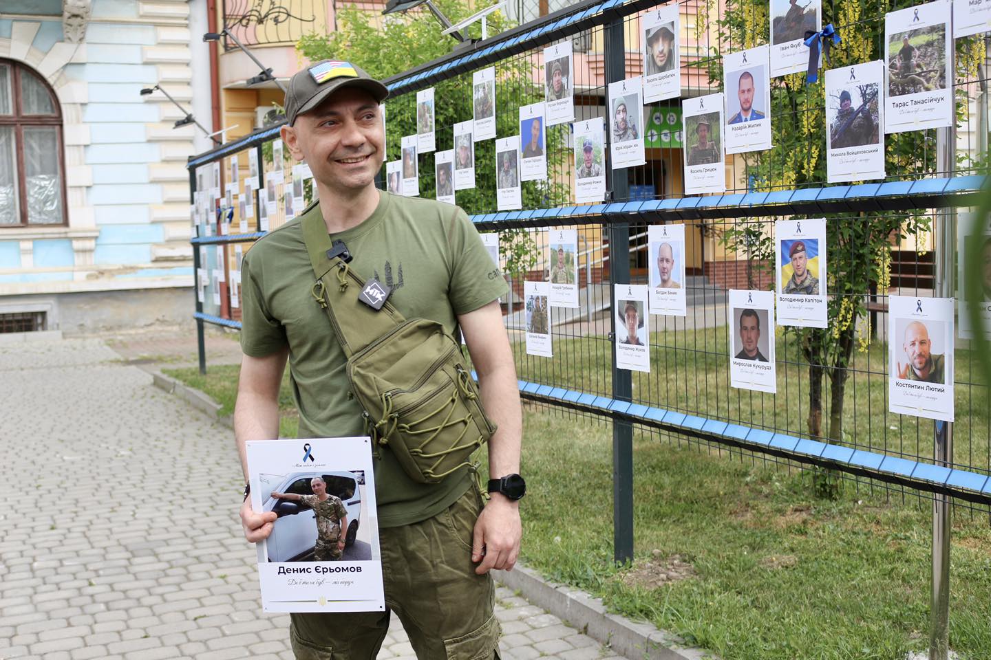 «Я найщасливіша людина на світі»: звільнений із полону коломиянин Денис Єрьомов зняв своє фото зі «Стіни надії» (ФОТО, ВІДЕО)