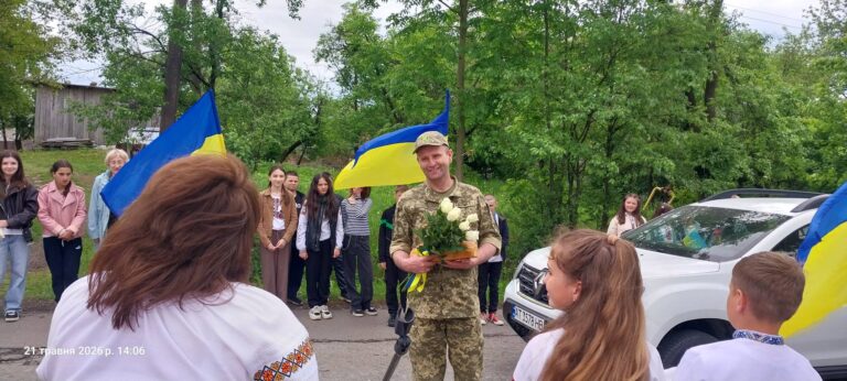 На Коломийщині урочисто зустріли воїна Володимира Бойчука, який повернувся з полону (ФОТО)