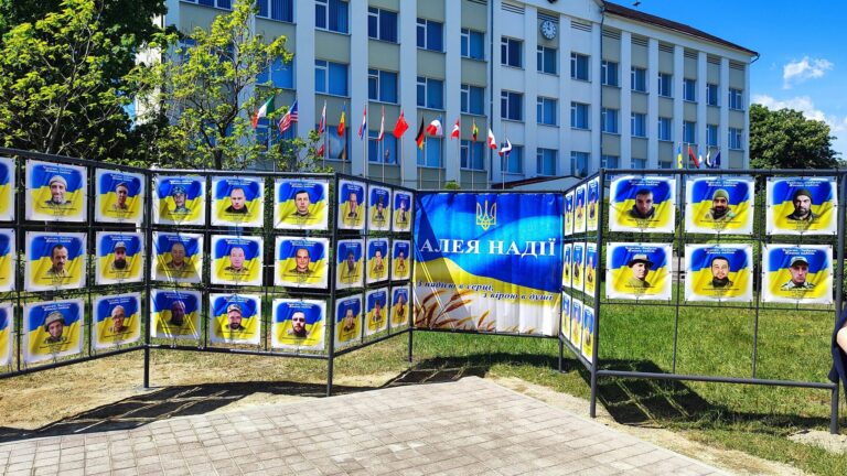 91 зниклий безвісти, ще шестеро в полоні: у Долині відкрили Алею надії (ФОТО)