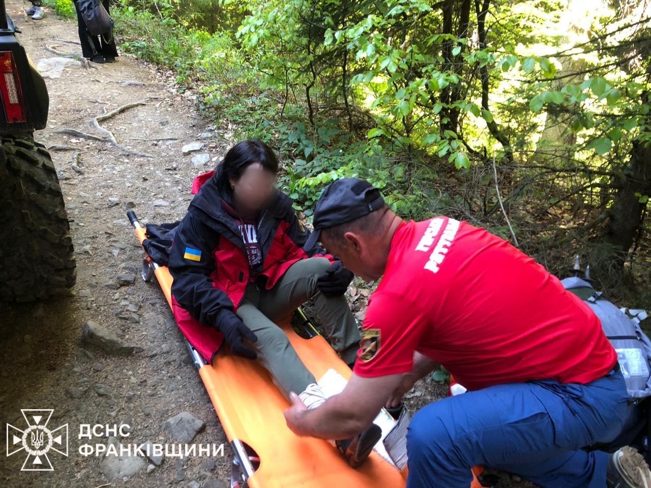 На Прикарпатті рятувальники тричі допомагали туристам у горах