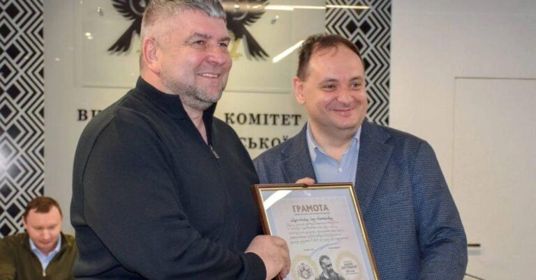 Кого з посадовців Івано-Франківської мерії викрили на “будівельних” хабарях