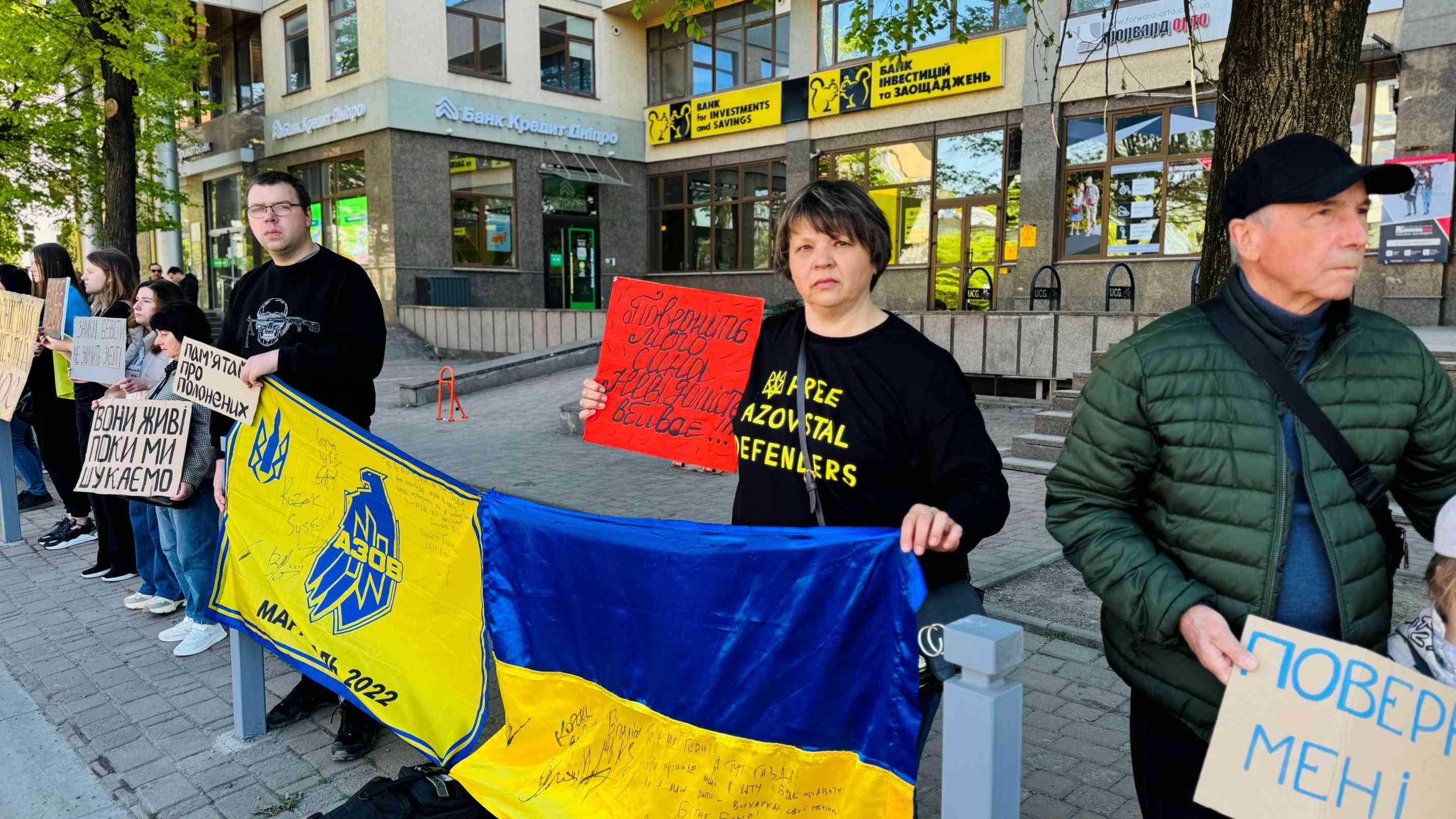 “Не мовчи! Полон вбиває!”: у Франківську провели акцію у підтримку військовополонених (ФОТО)