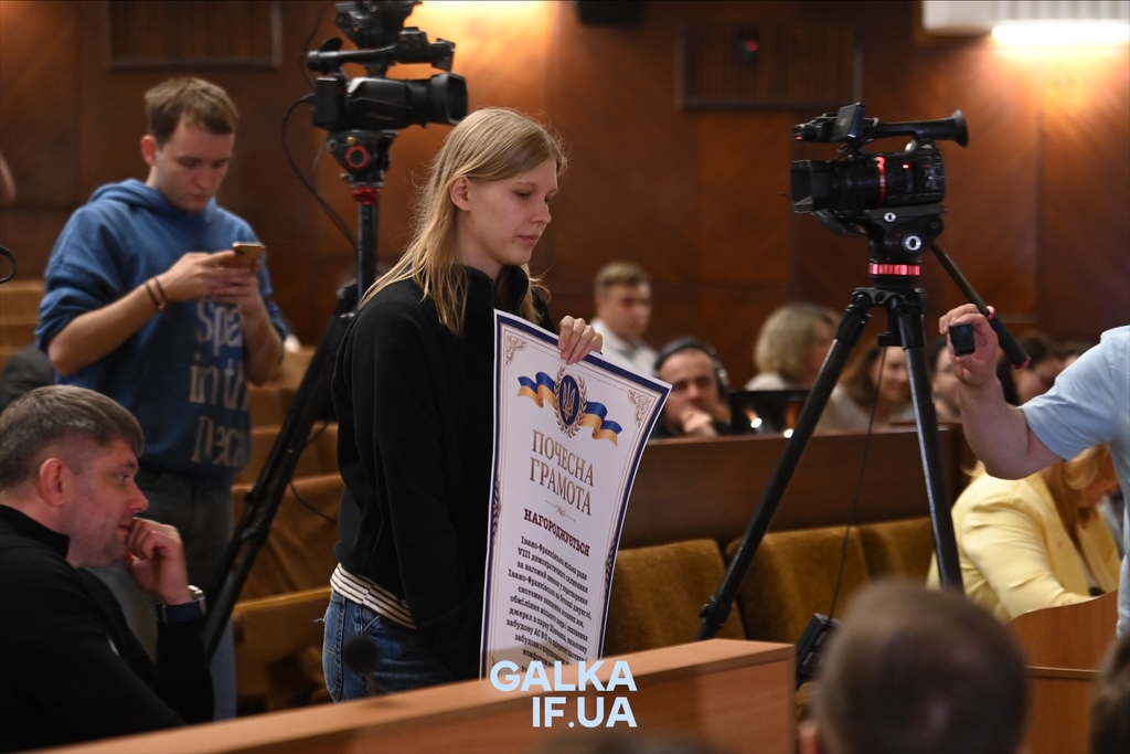 Громада “подякувала” Марцінківу за забудову та подарувала депутатам будівельне сміття