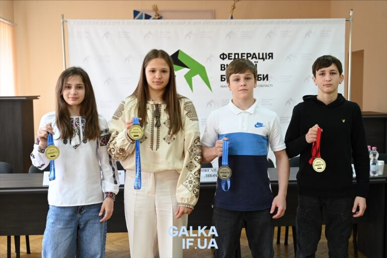 “Це мотивація працювати ще більше”: прикарпатські борці вибороли три золоті та одну срібну медалі на чемпіонаті Європи (ФОТО)