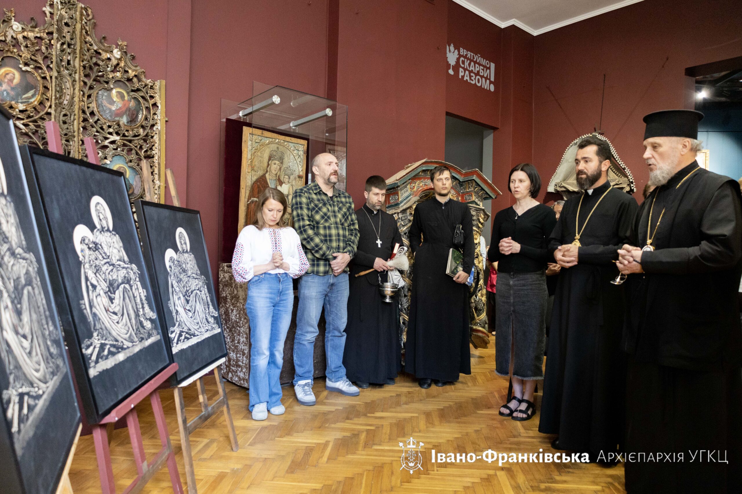 Франківським соборам подарували копії картини «П’єта», присвяченої полеглим захисникам (ФОТО)
