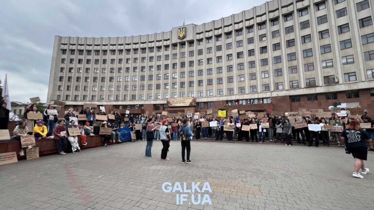 “Новий ЦК — come back совка”: у Франківську вийшли проти нового Цивільного кодексу (ФОТО)