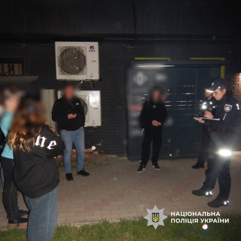 Кратом у посилках: на Прикарпатті викрили незаконну схему обігу наркотиків (ФОТО)