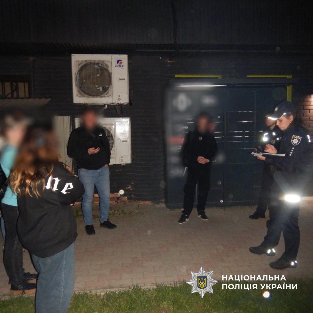 Кратом у посилках: на Прикарпатті викрили незаконну схему обігу наркотиків (ФОТО)