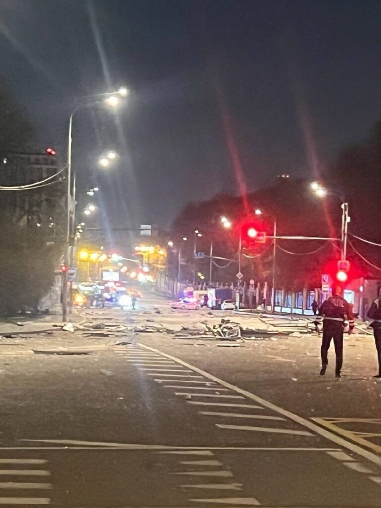 У Москві безпілотник влучив у багатоповерхівку, у Самарі оголошували режим «Килим»