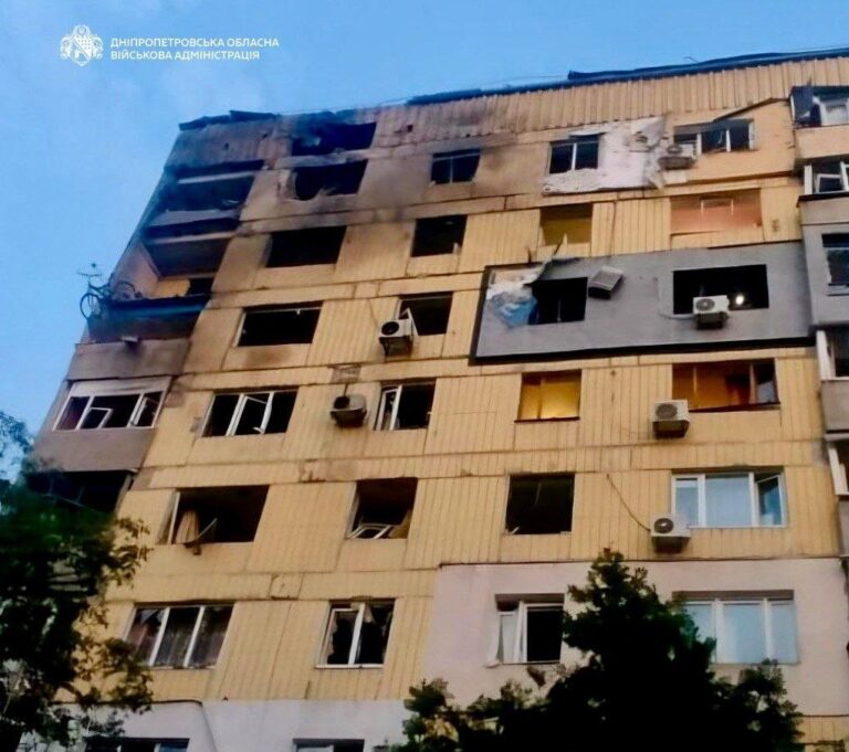 Через обстріли Дніпропетровщини загинула людина, ще четверо — поранені